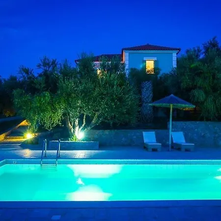 Sleeps 16 Pool Wifi * Gialova