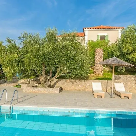 Sleeps 16 Pool Wifi