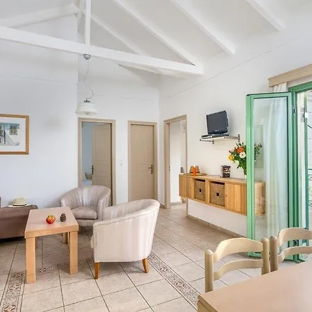 Sleeps 16 Pool Wifi