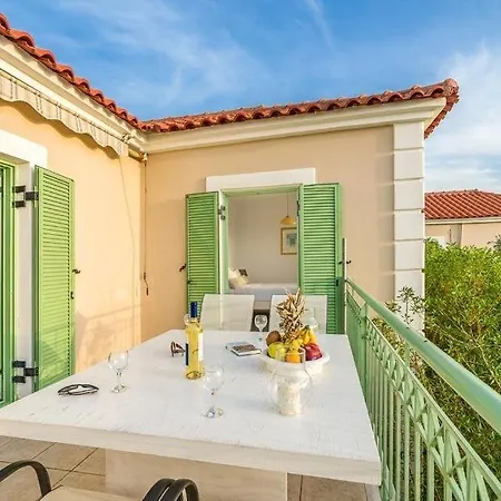 Villa Sleeps 16 Pool Wifi Gialova