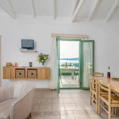 Sleeps 16 Pool Wifi Gialova